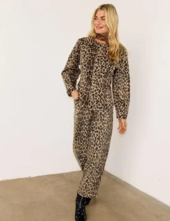 Mid Rise Leopard Print Barrel Jeans