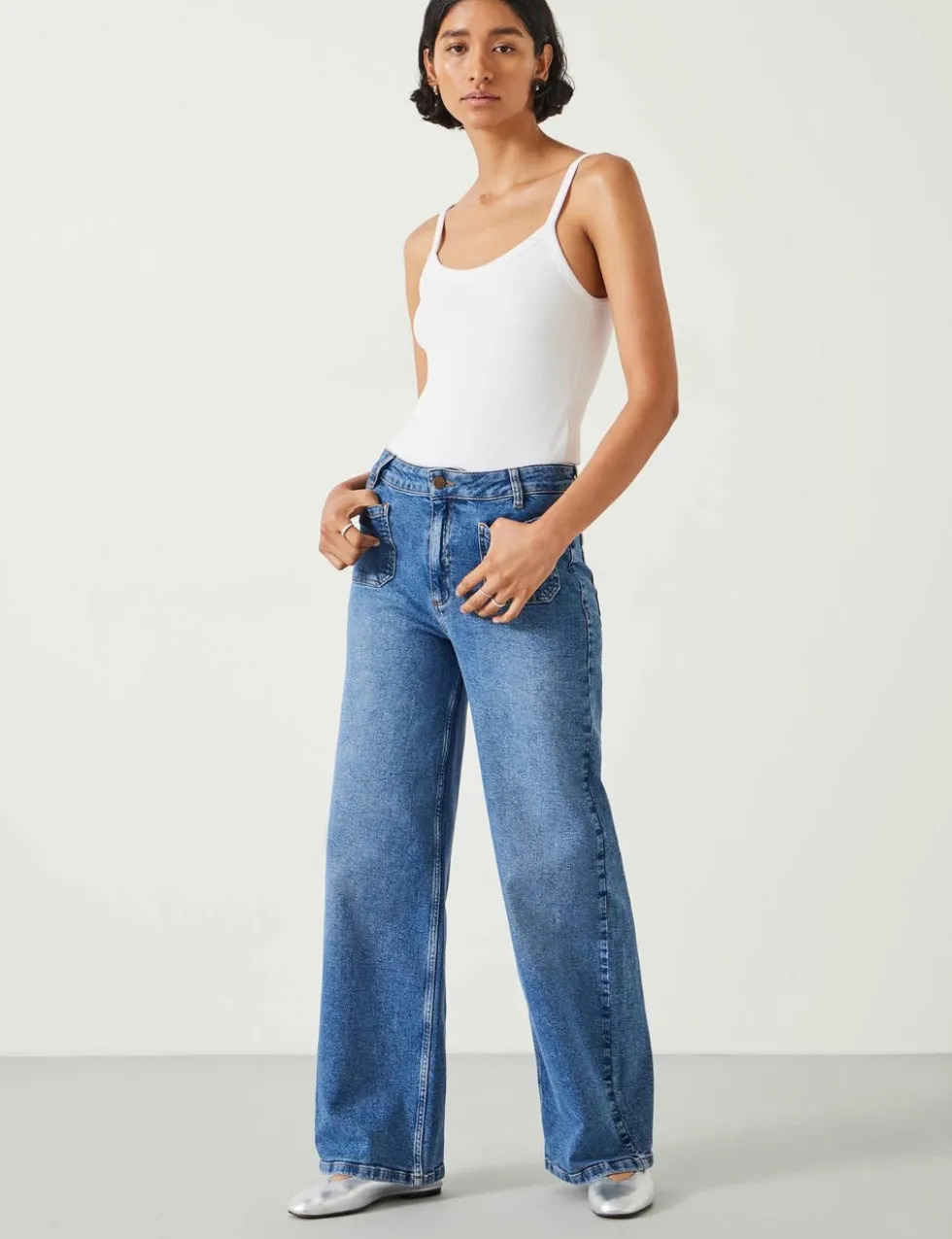 Mid Rise Patch Pocket Wide Leg Jeans