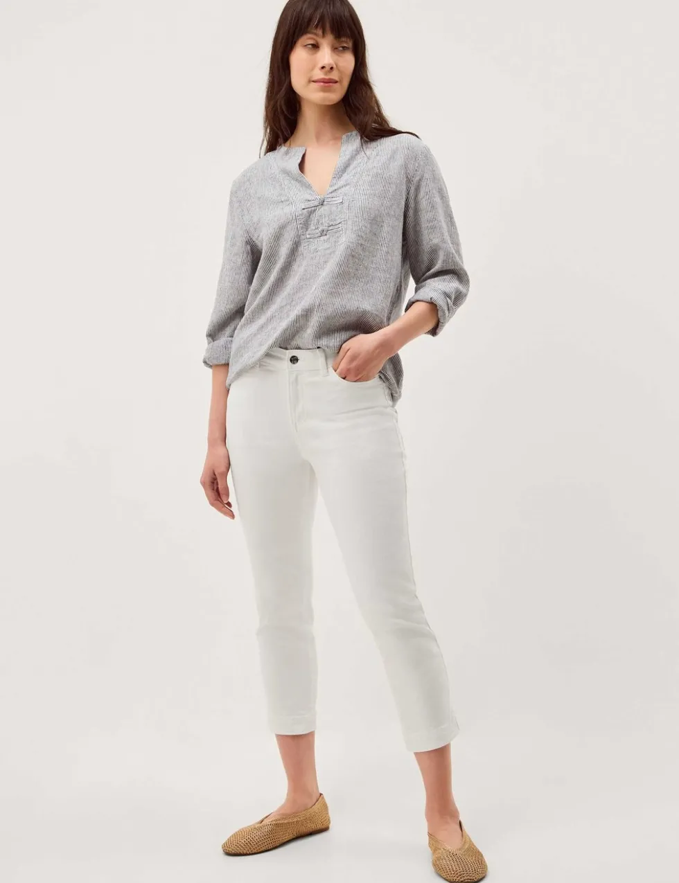 Mid Rise Slim Fit Cropped Jeans