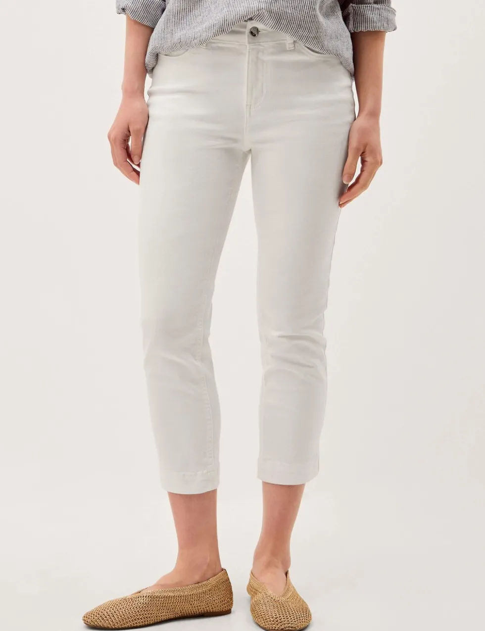 Mid Rise Slim Fit Cropped Jeans