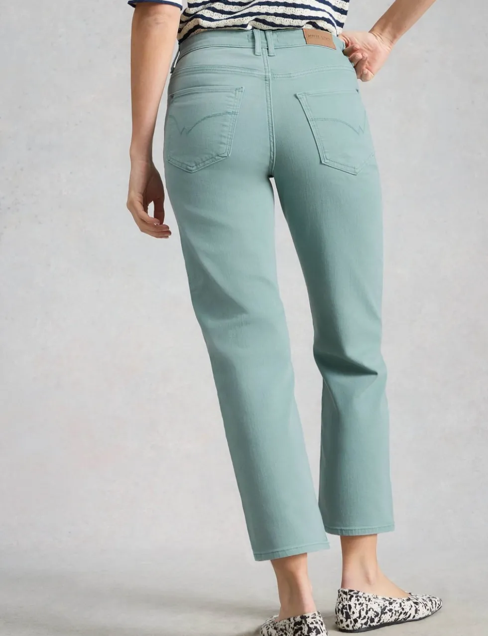 Mid Rise Straight Leg Cropped Jeans
