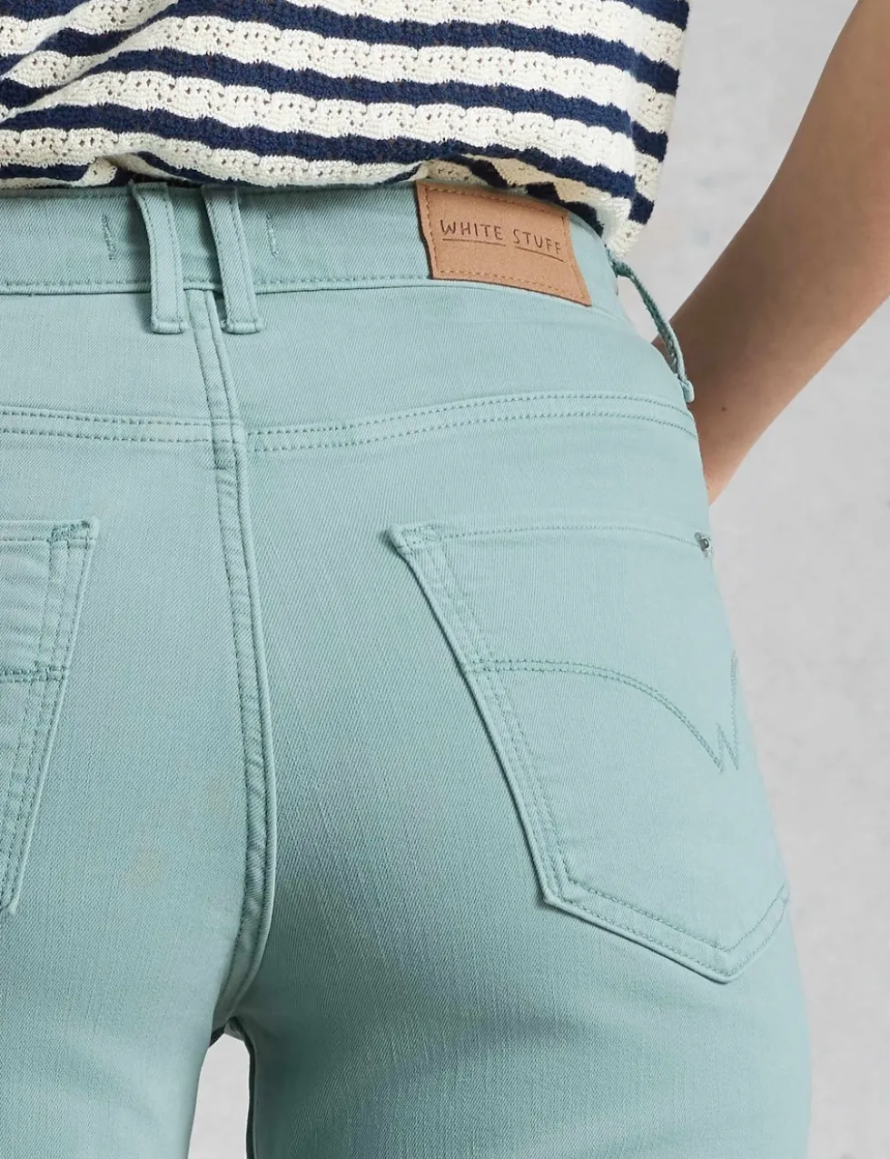 Mid Rise Straight Leg Cropped Jeans