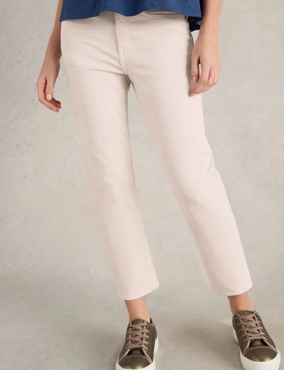 Mid Rise Straight Leg Cropped Jeans