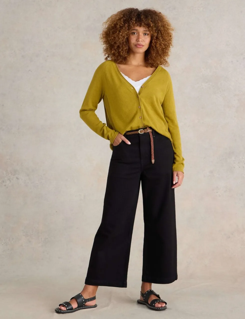 Mid Rise Wide Leg Cropped Jeans