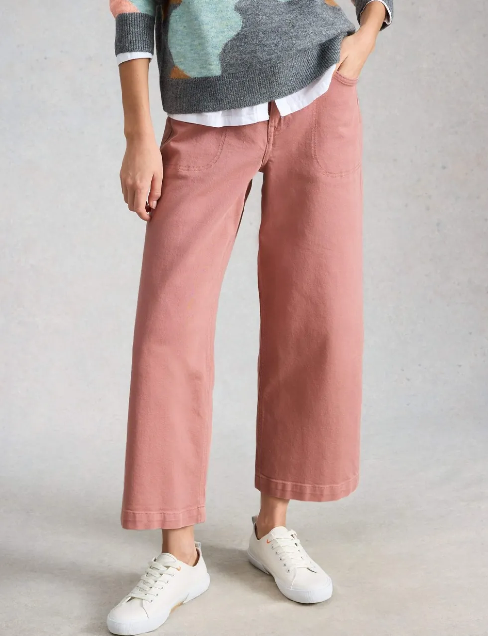 Mid Rise Wide Leg Cropped Jeans