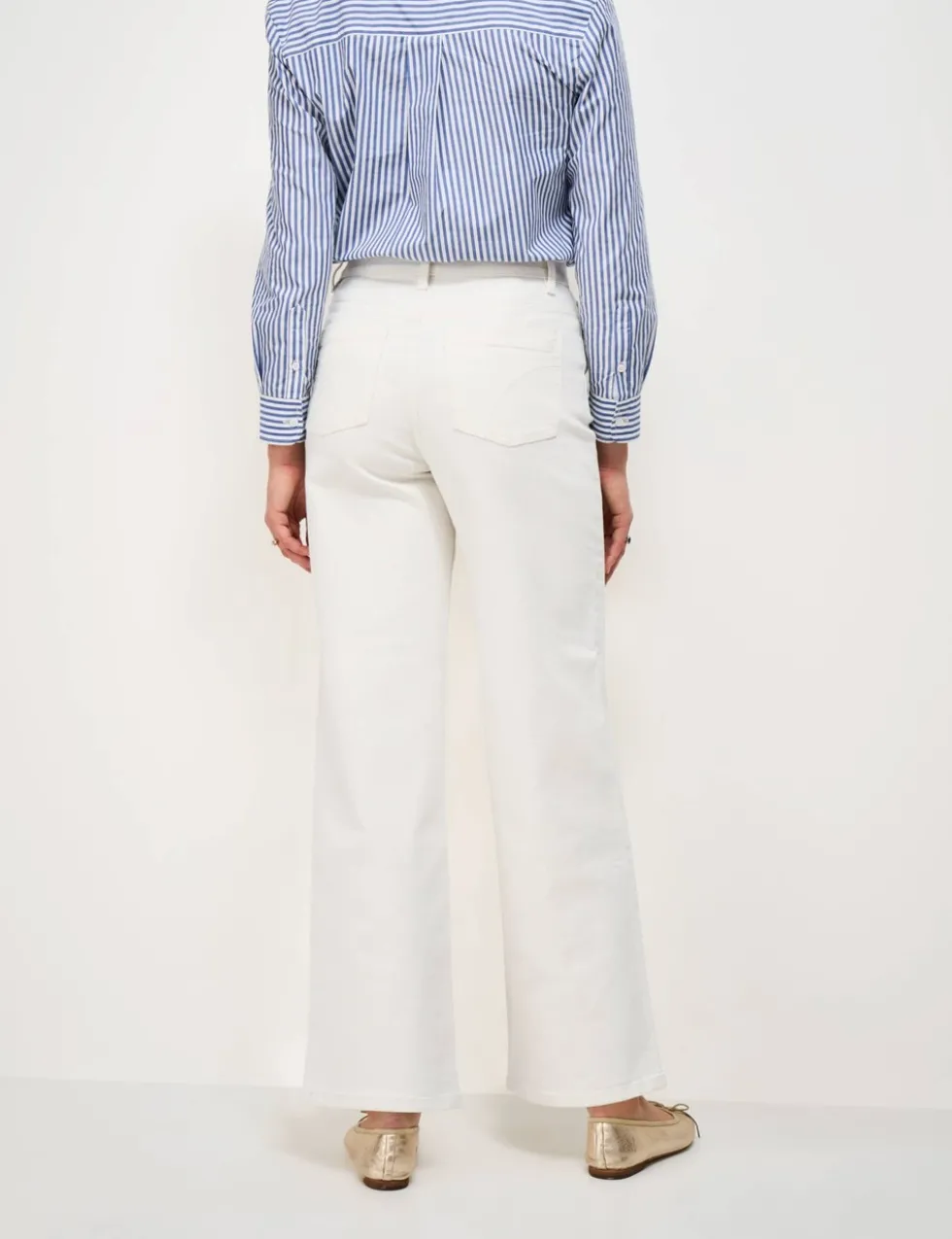 Mid Rise Wide Leg Jeans