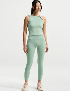 One High Waisted 7/8 Leggings