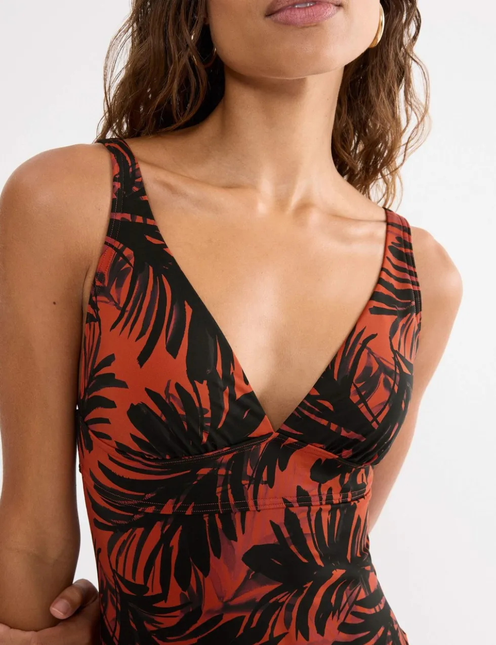 Palm Wired Padded V-Neck Swimsuit (B-D)