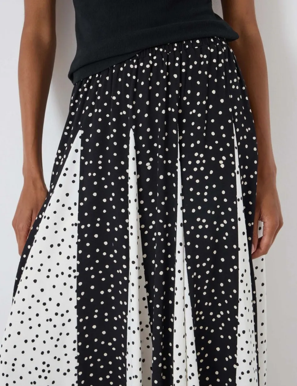 Polka Dot Pleated Midaxi Skirt