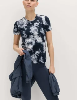 Printed Scoop Neck Fitted T-Shirt