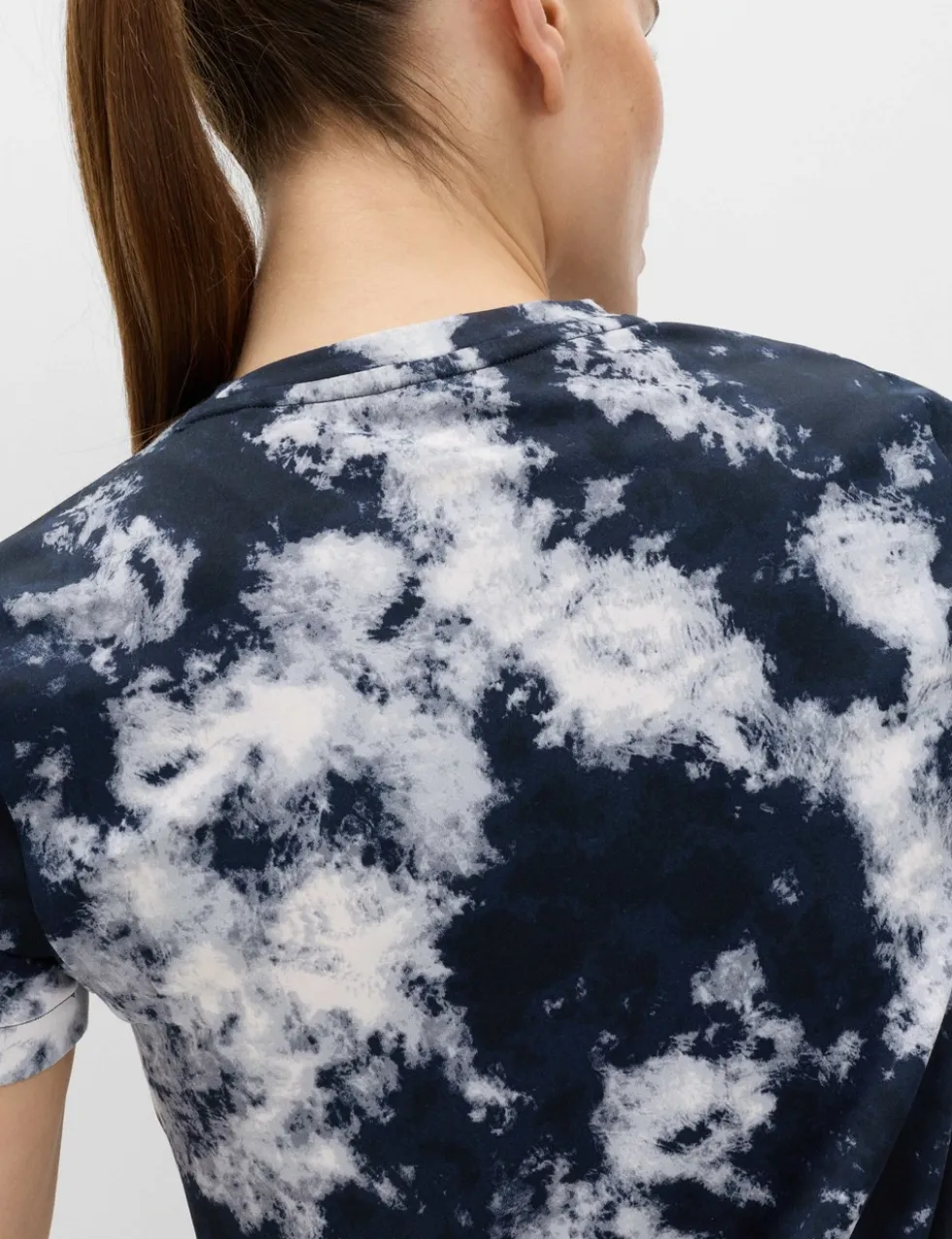 Printed Scoop Neck Fitted T-Shirt