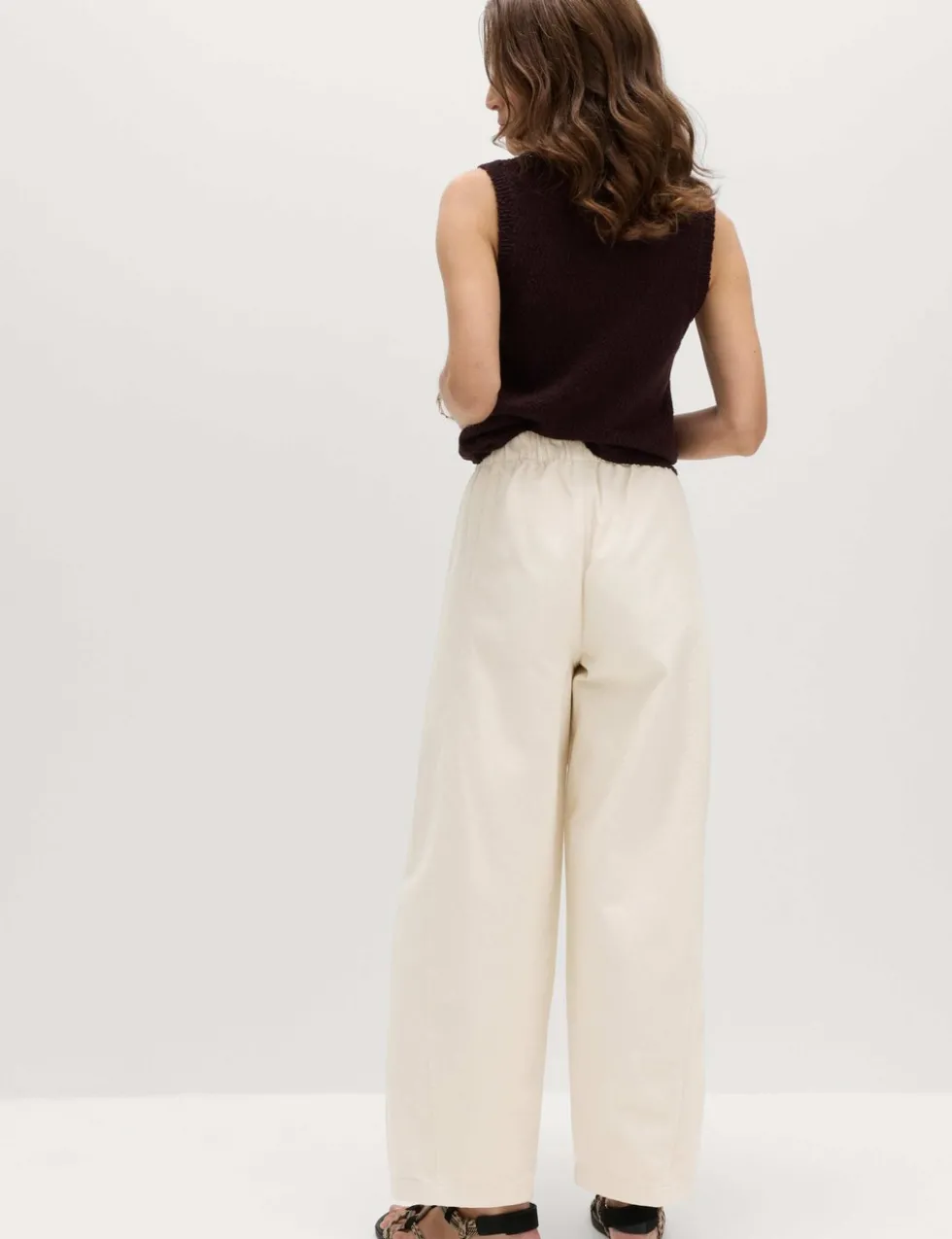 Pull On High Waisted Barrel Leg Jeans