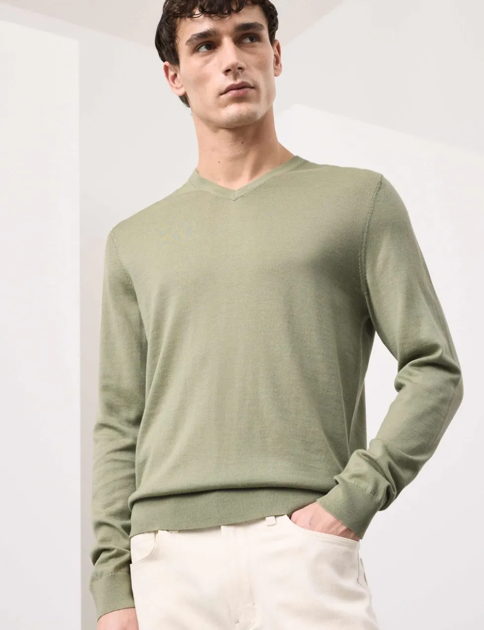 Pure Extra Fine Merino Wool V-Neck Jumper