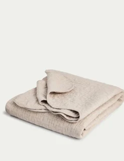 Quilted Scallop Bedspread
