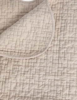 Quilted Scallop Bedspread