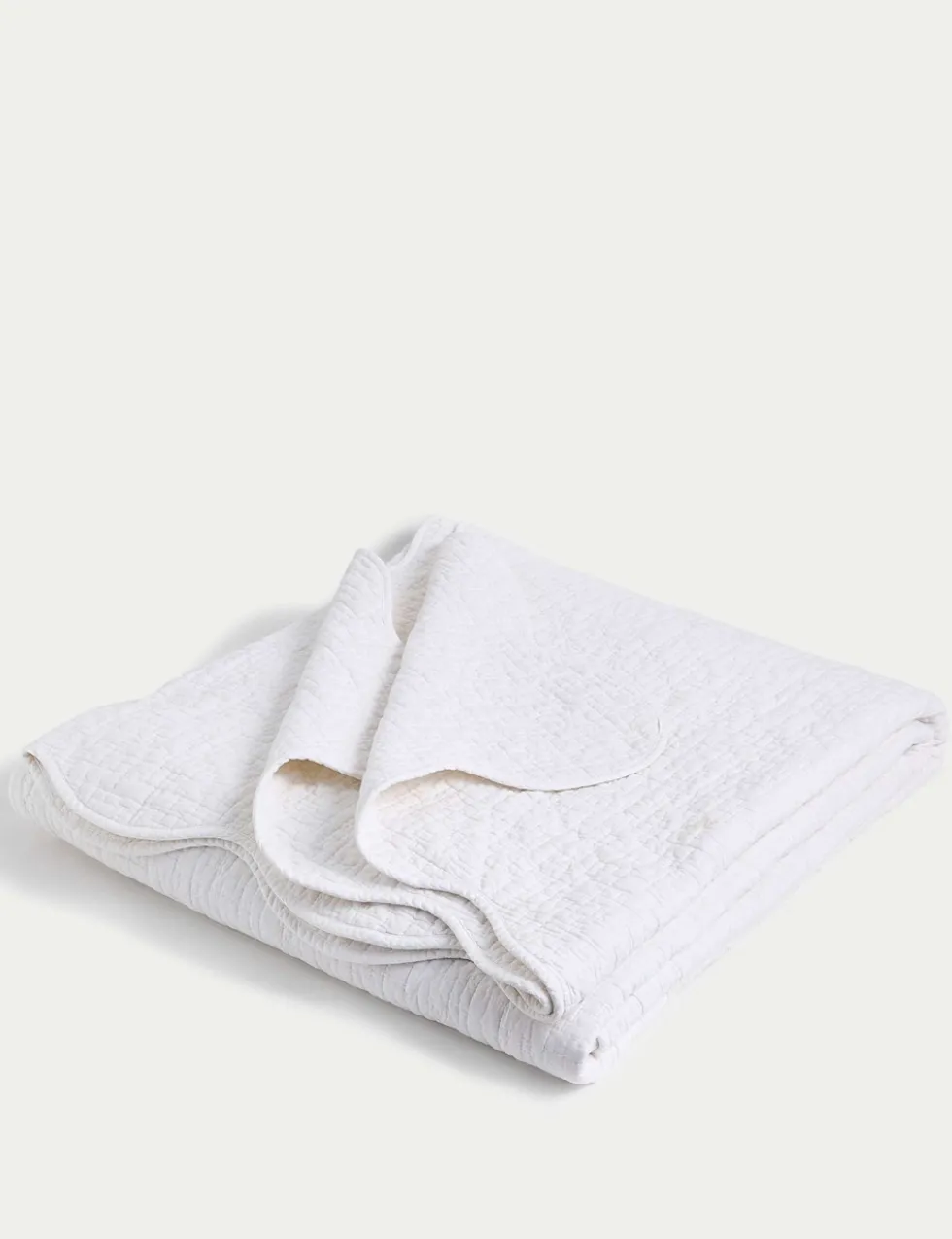 Quilted Scallop Bedspread