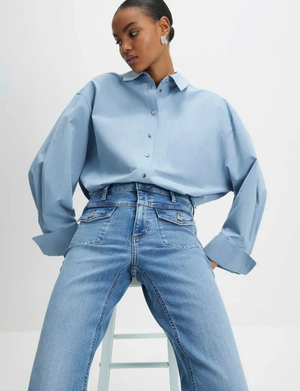 Relaxed High Waisted Flared Jeans