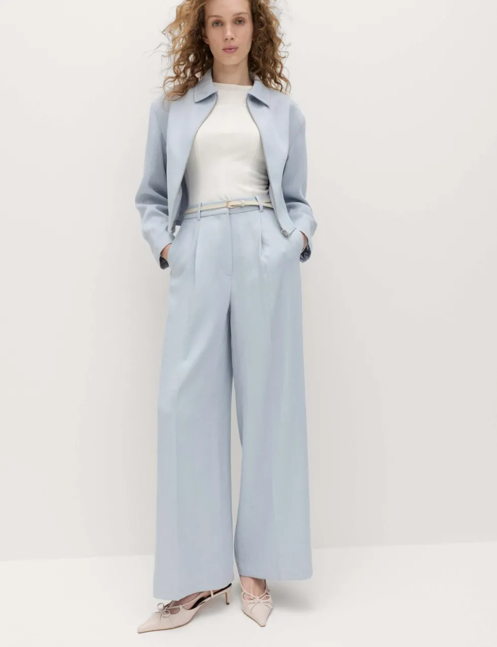 Relaxed Trousers with Linen