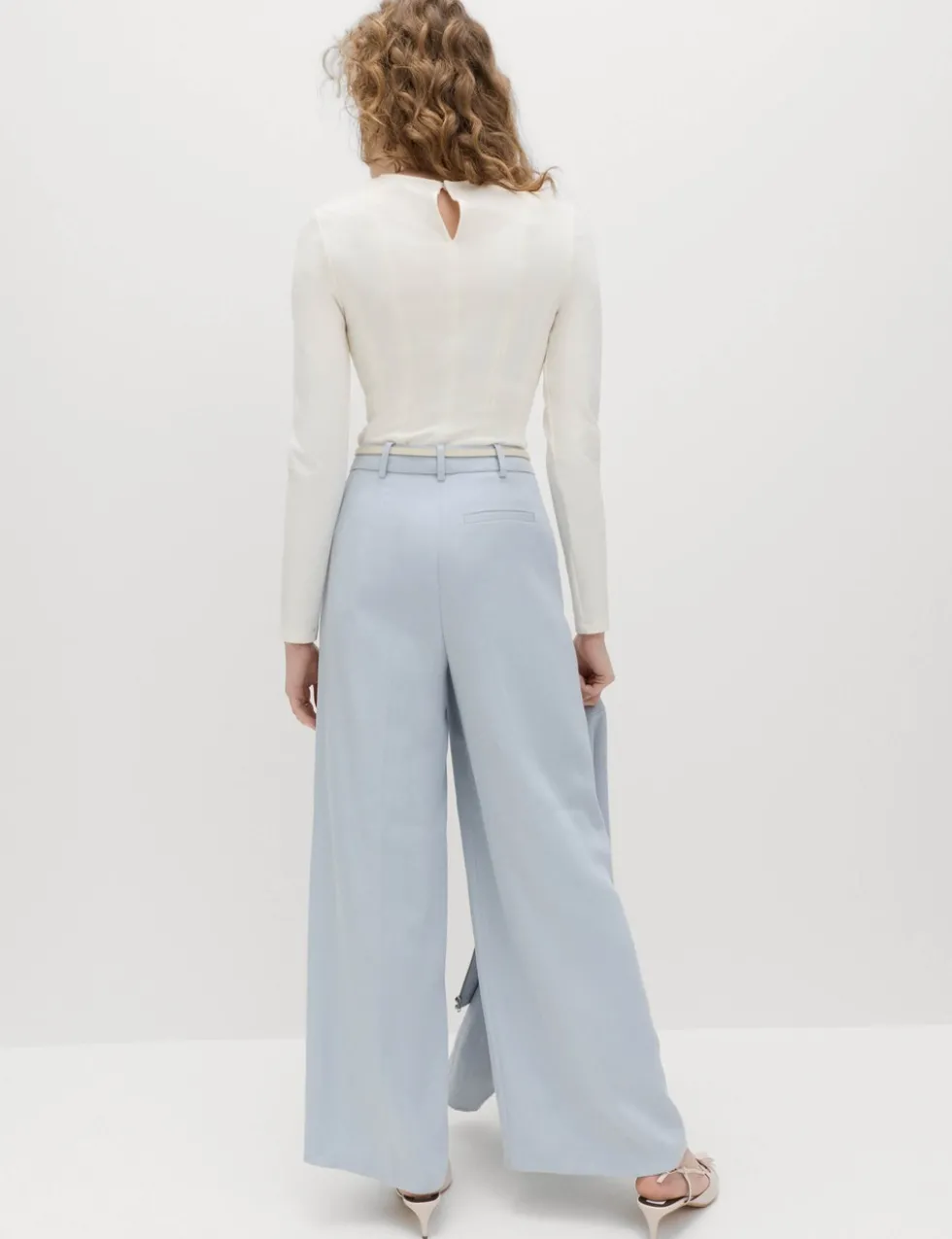 Relaxed Trousers with Linen