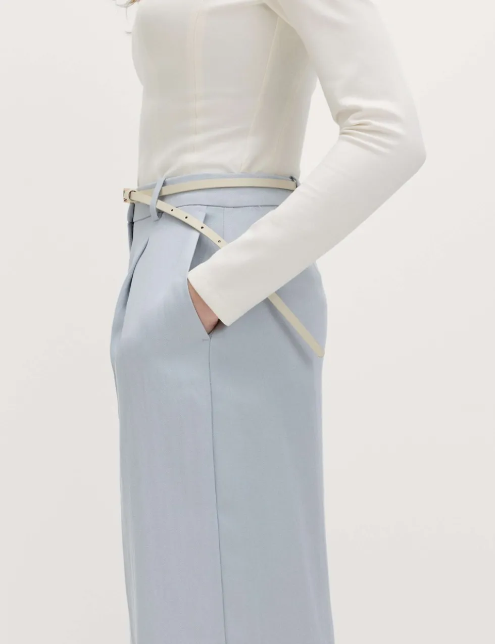 Relaxed Trousers with Linen