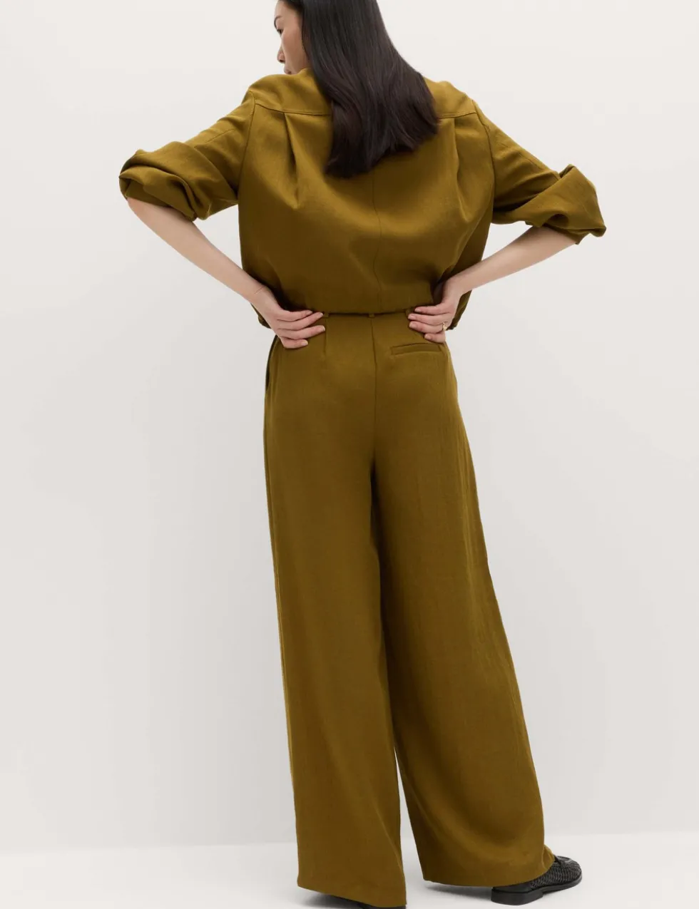 Relaxed Wide Leg Trousers With Linen
