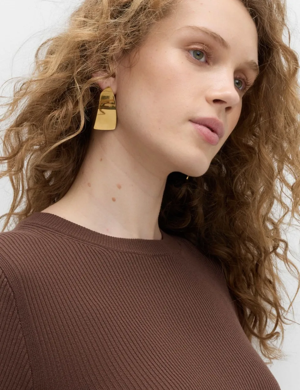 Ribbed Crew Neck Button Detail Jumper