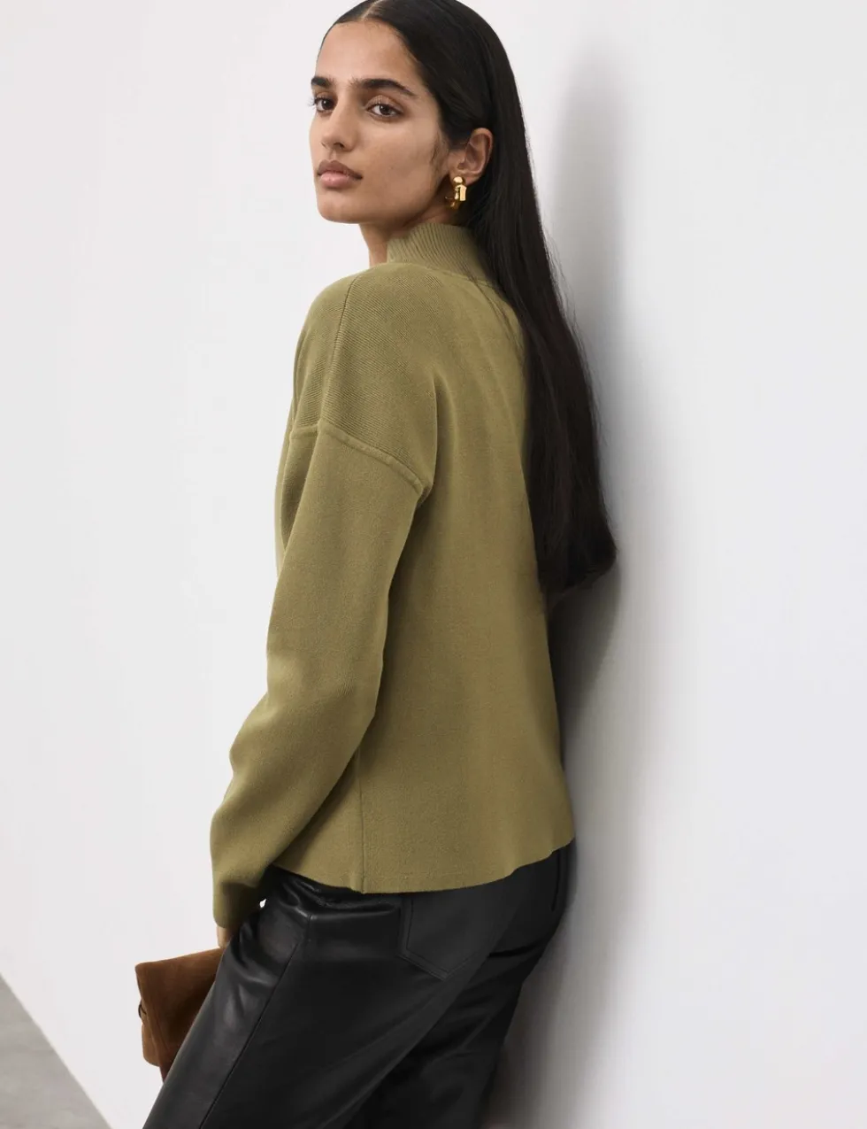 Ribbed Cropped V-Neck Jumper