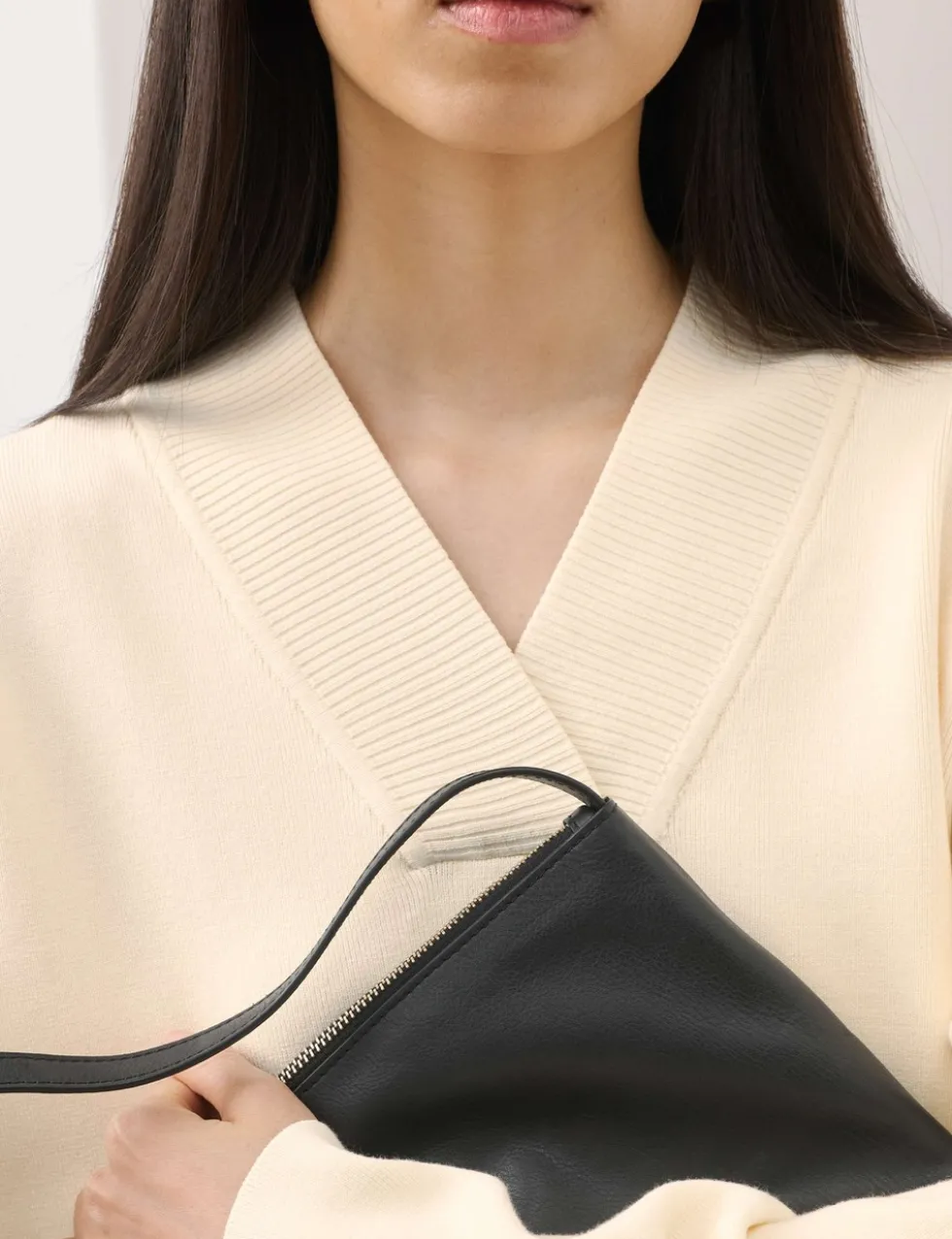 Ribbed Cropped V-Neck Jumper