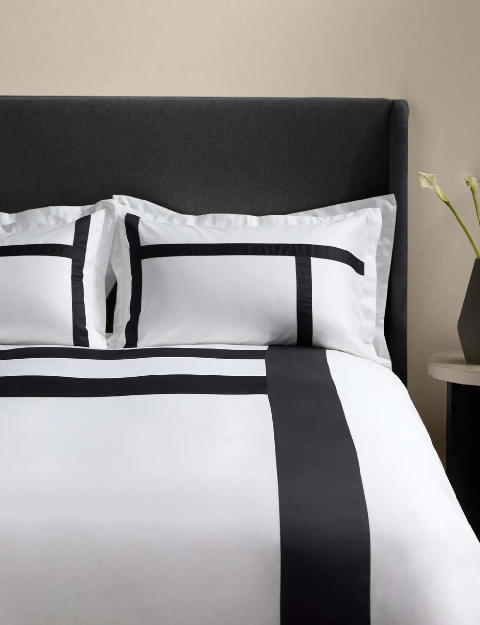 Sateen Applique Bedding Set