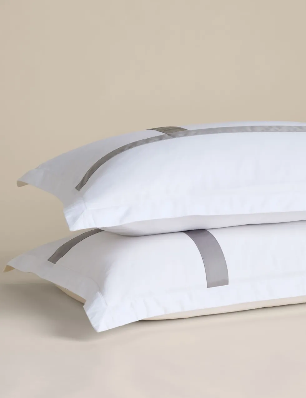 Sateen Applique Bedding Set
