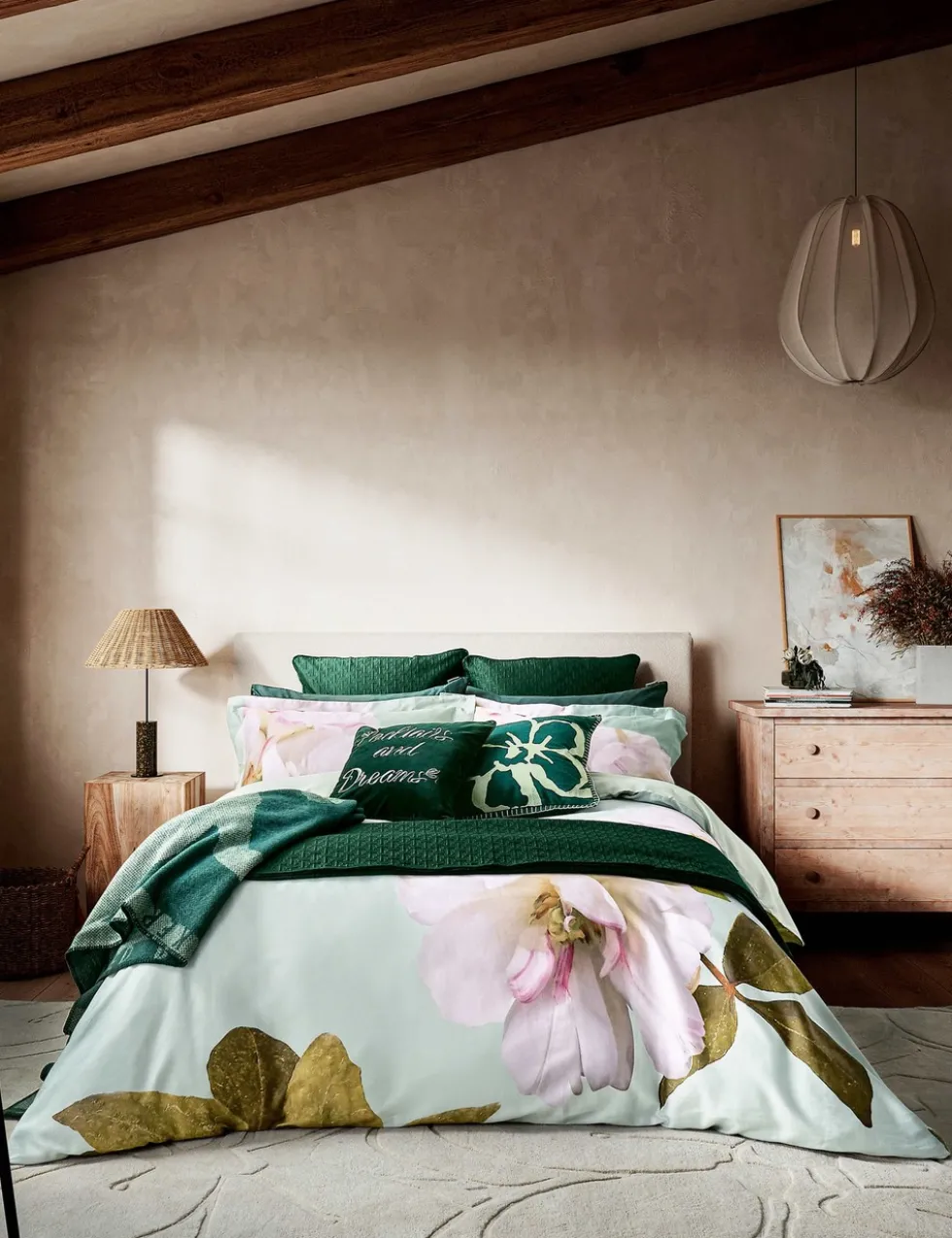 Sateen Gardenia Floral Bedding Set
