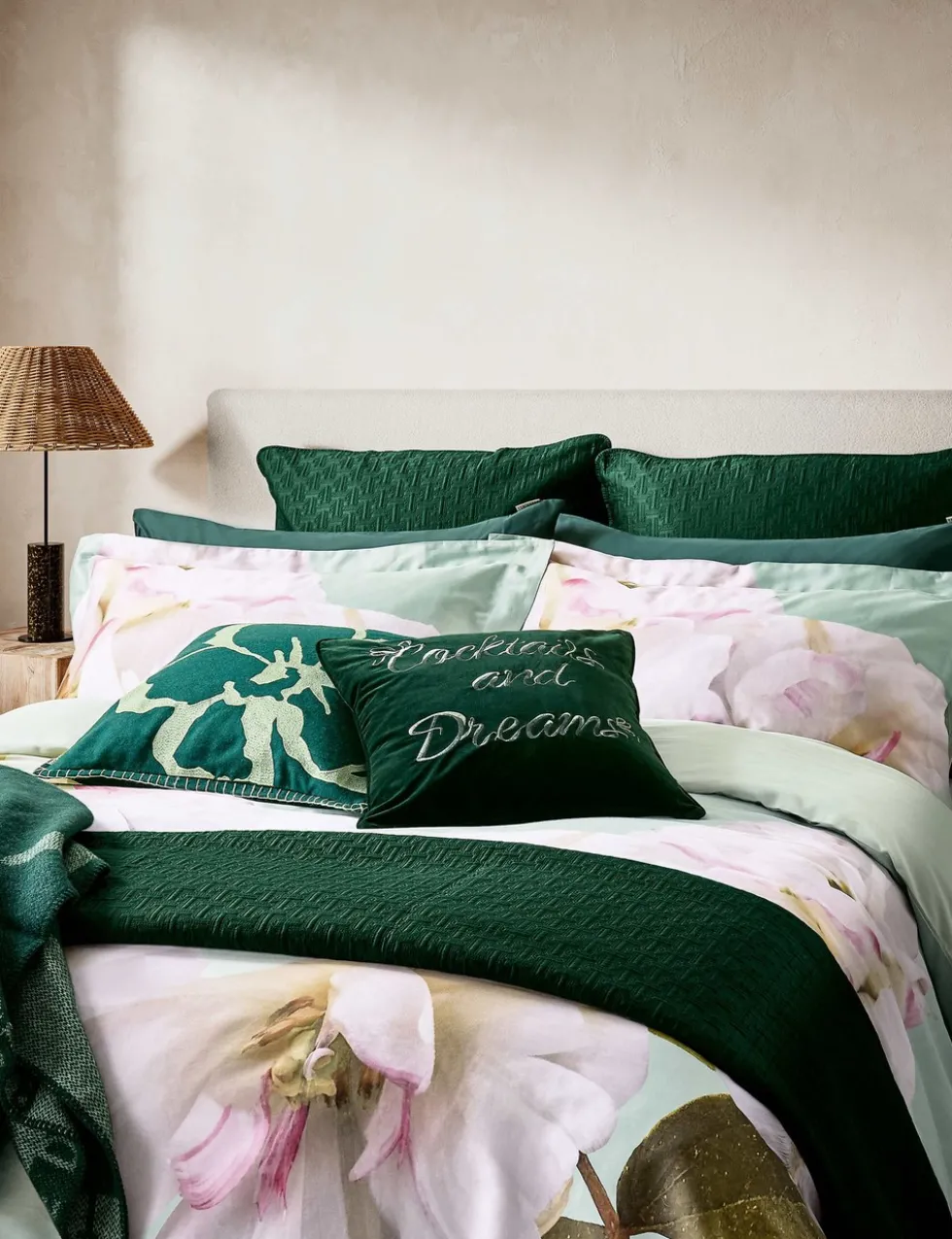 Sateen Gardenia Floral Bedding Set