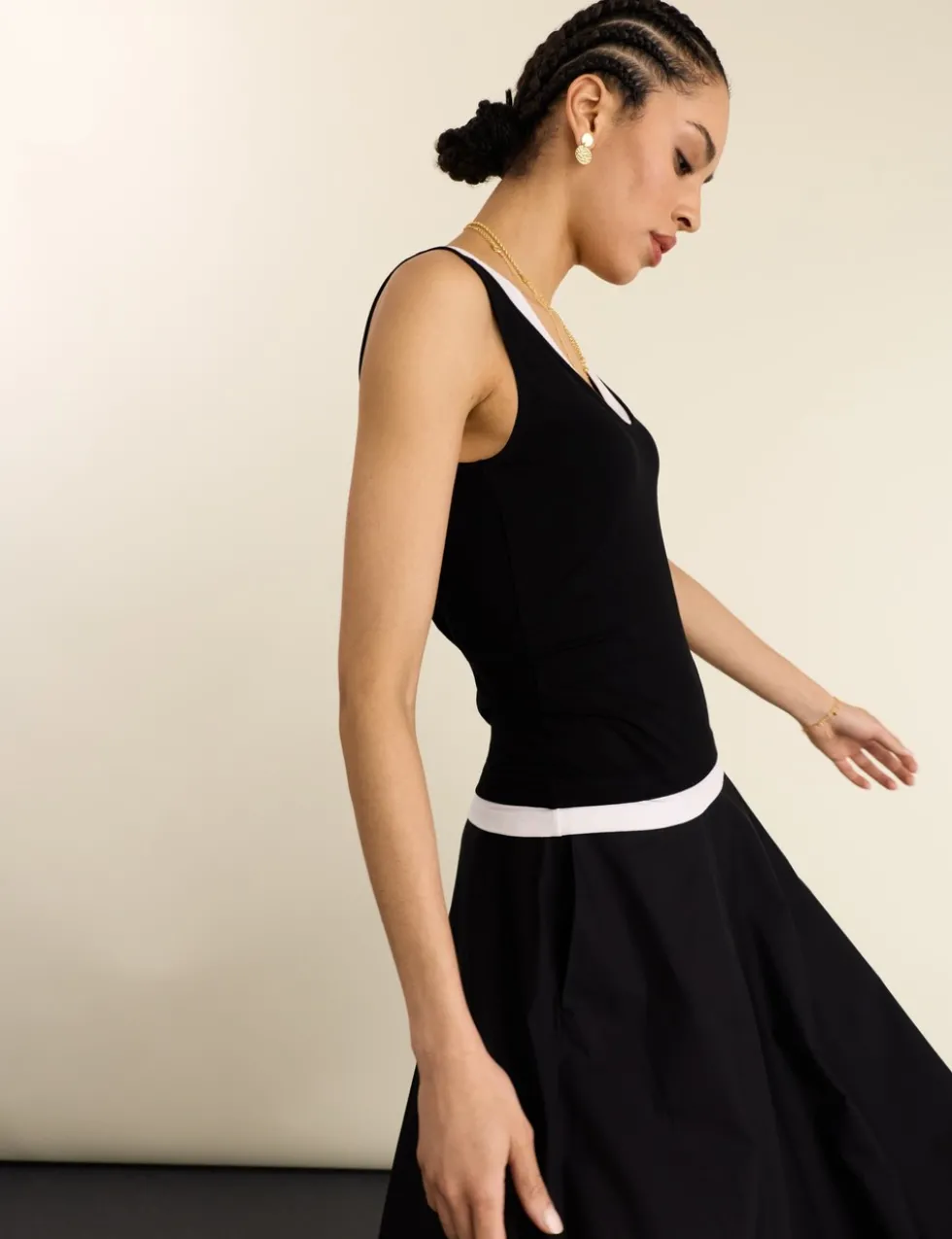 Scoop Neck Fitted Vest