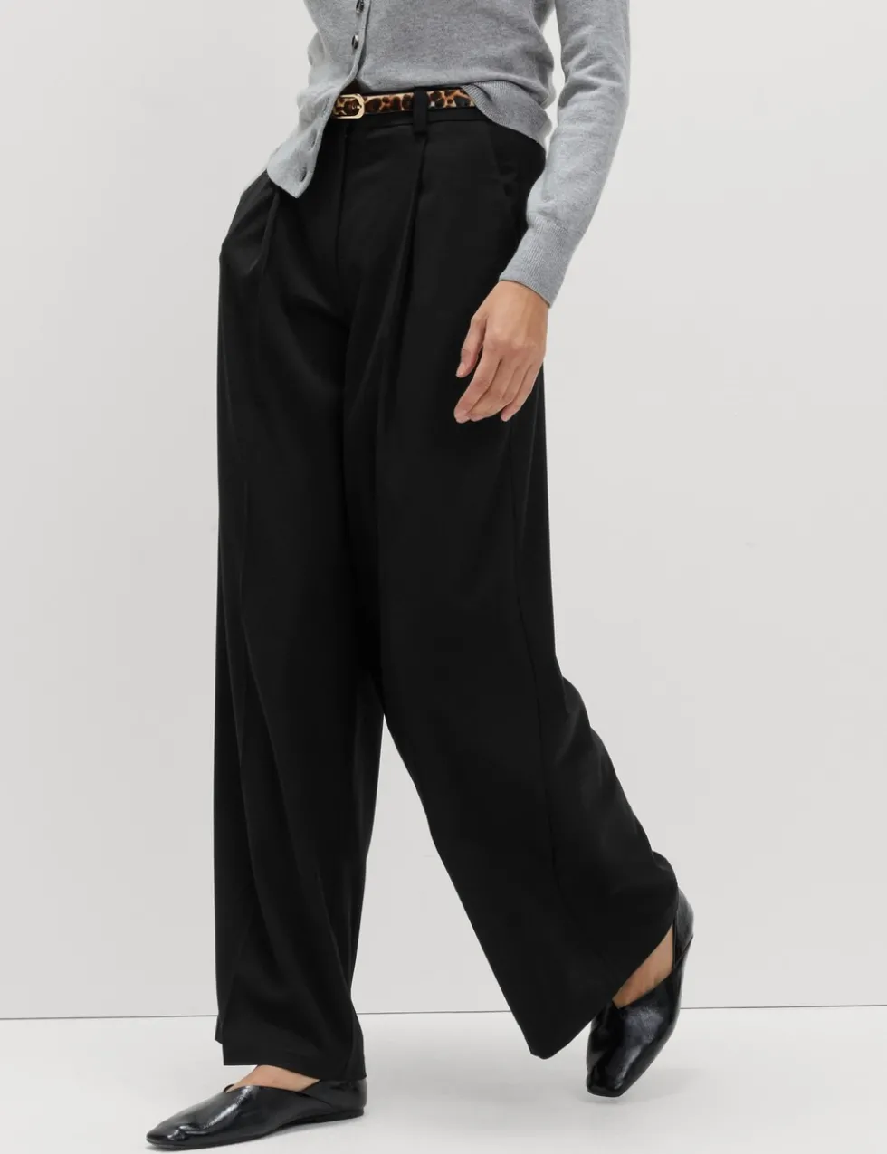 Single Pleat Wide Leg Trousers