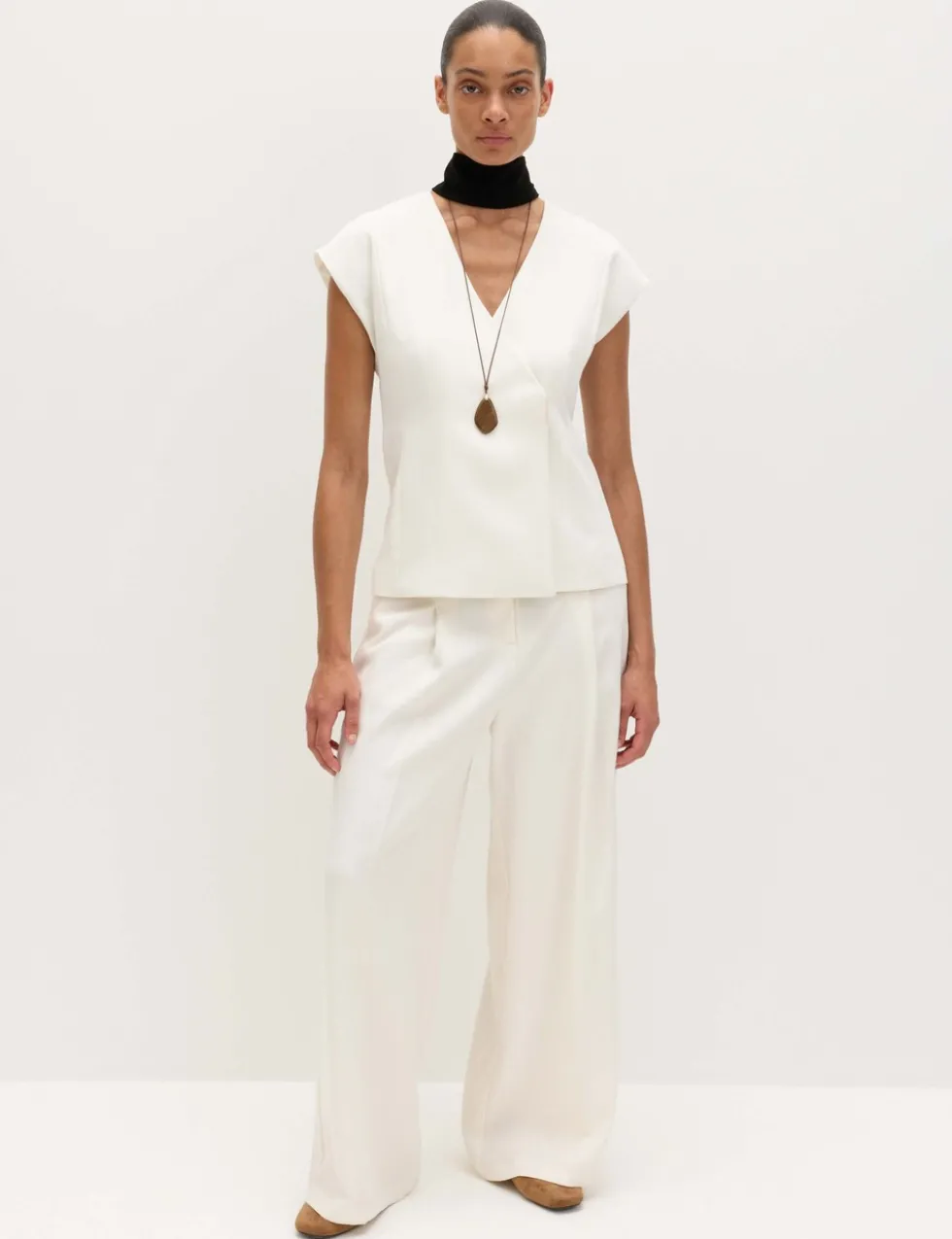 Single Pleat Wide Leg Trousers with Linen