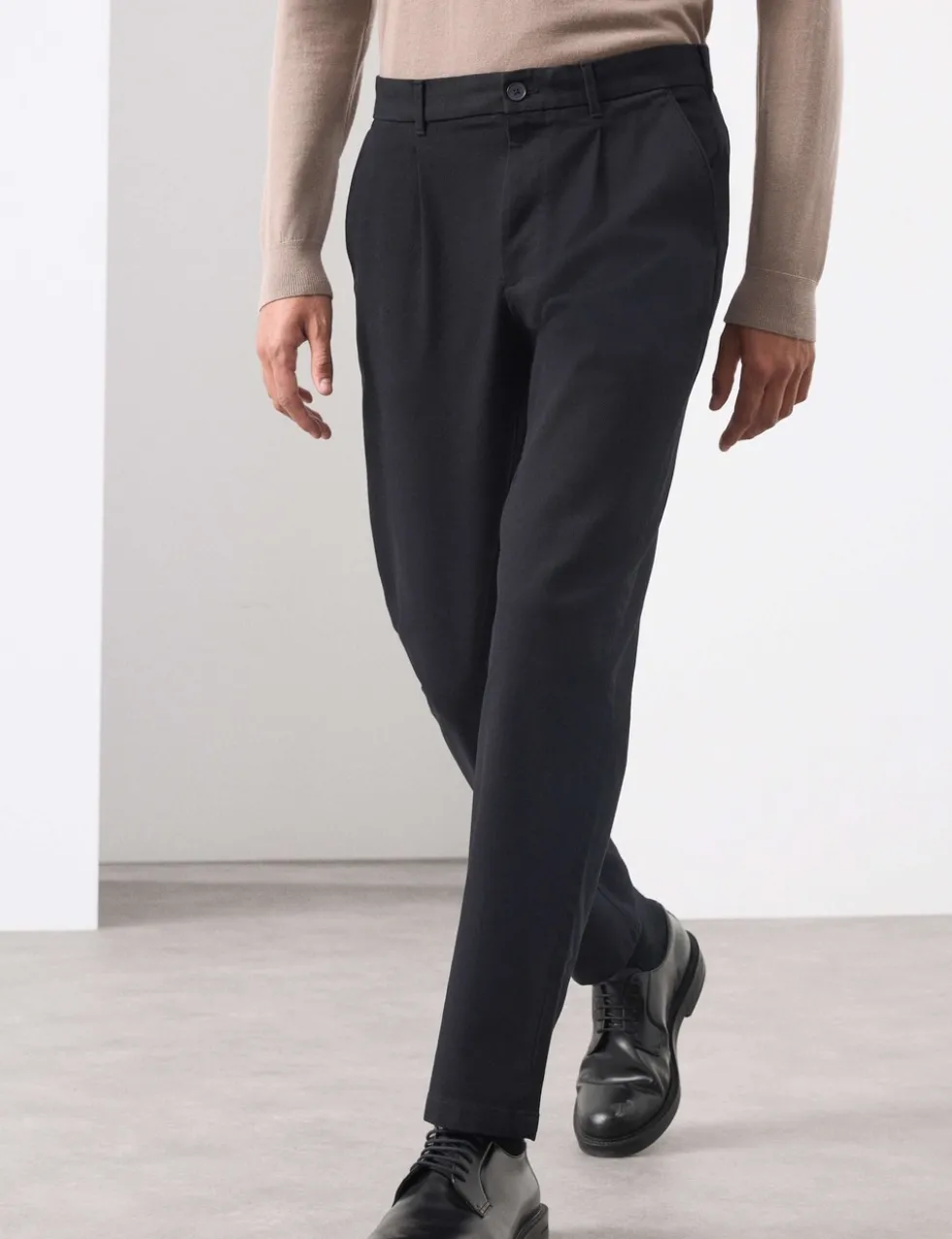Tapered Fit Textured Dobby Pleat Front Chinos