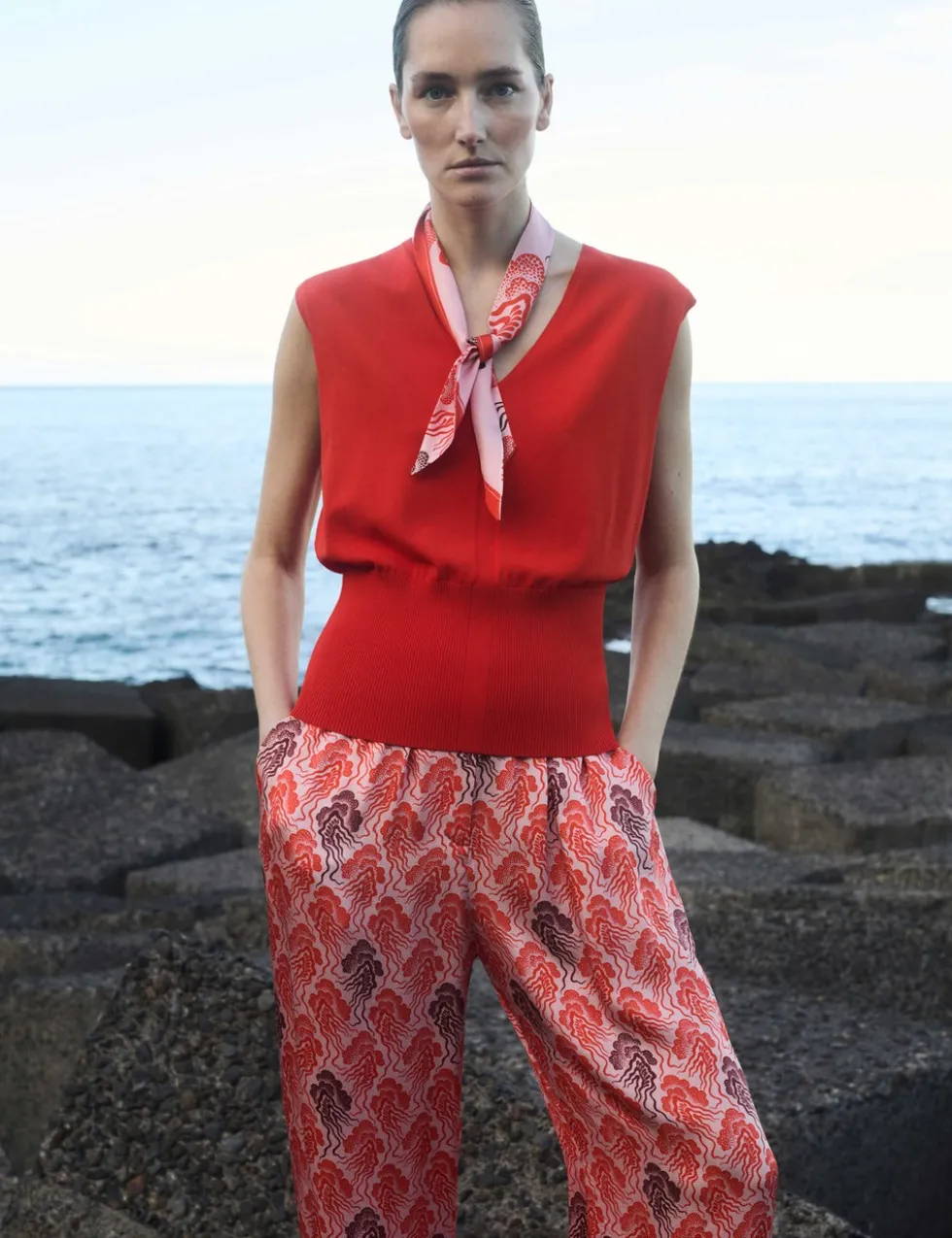Textured V-Neck Knitted Vest