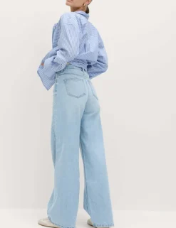 The Wide-Leg Jeans