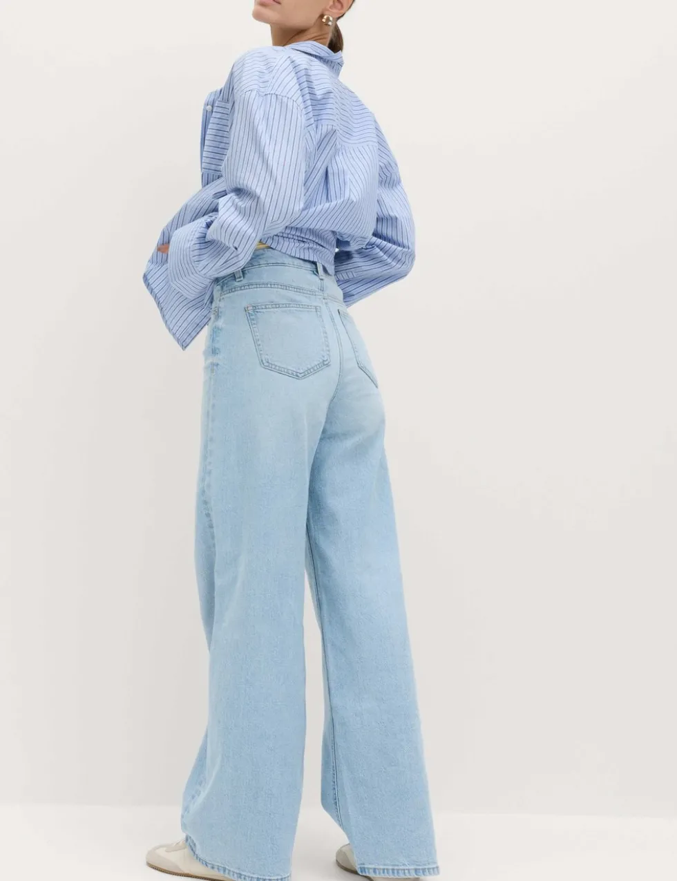 The Wide-Leg Jeans