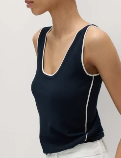 Tipped Detail Fitted Knitted Vest