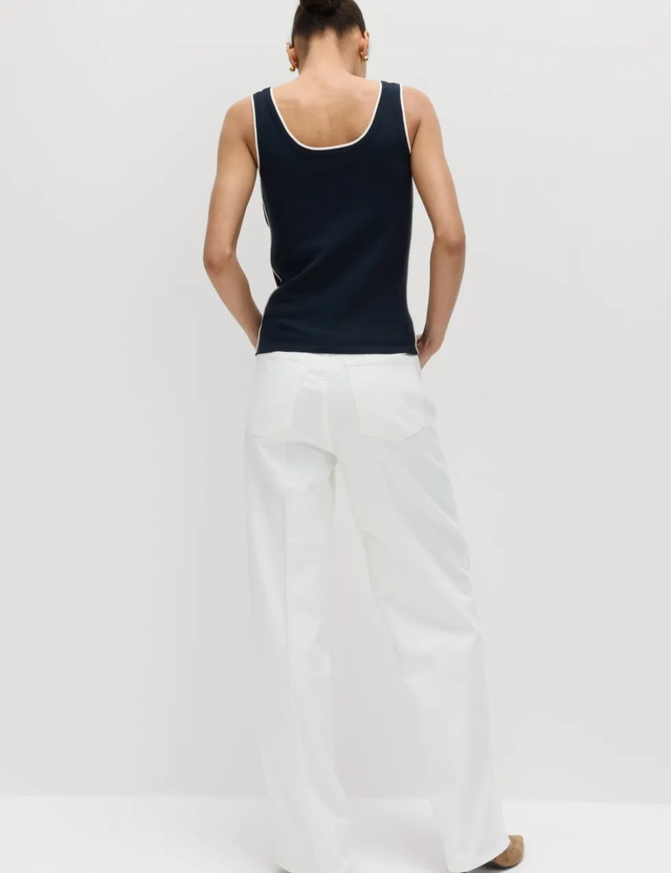 Tipped Detail Fitted Knitted Vest