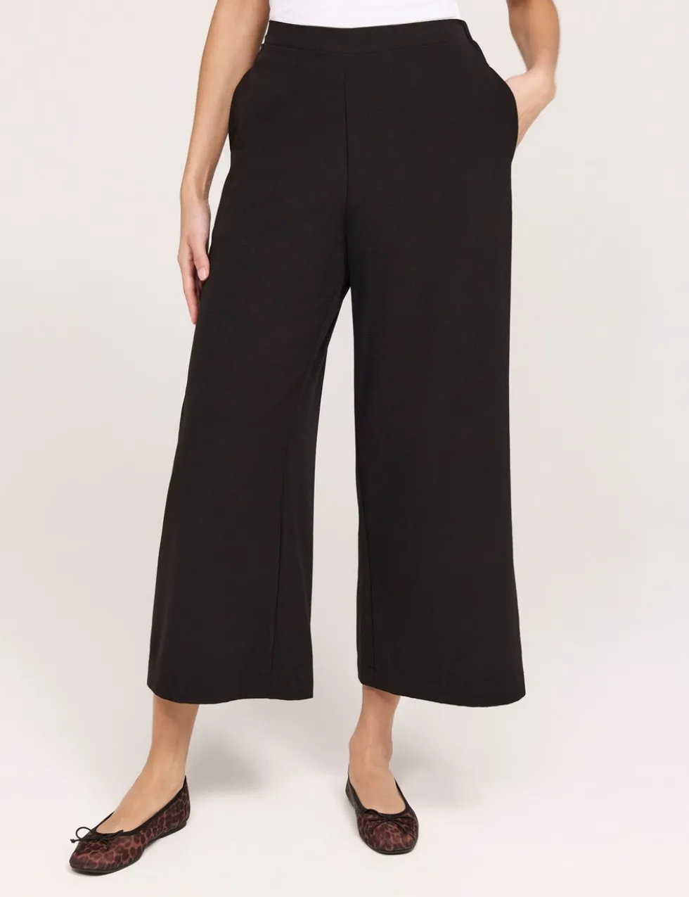 Wide Leg Cropped Trousers