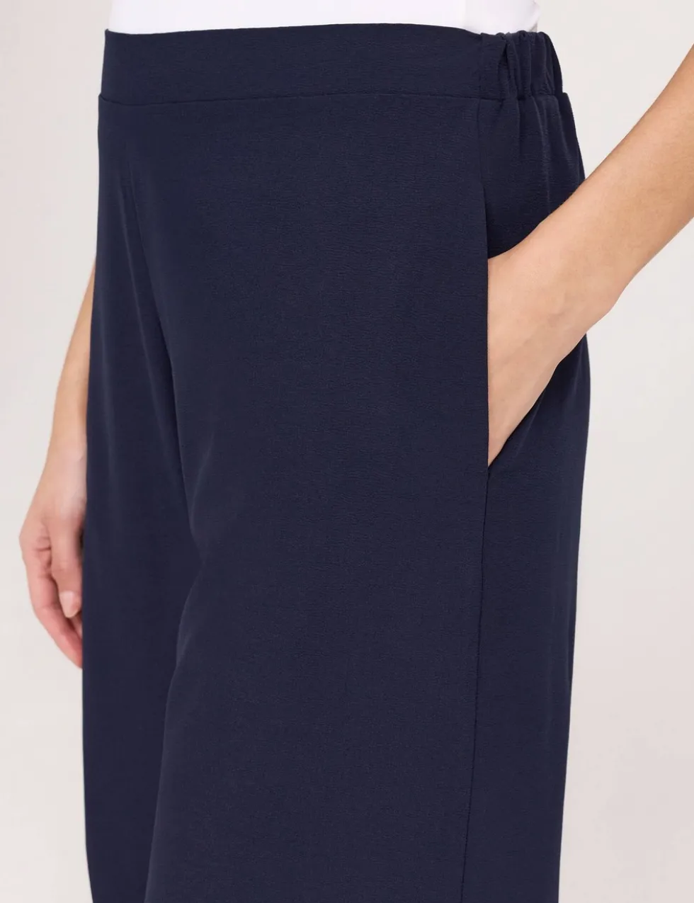 Wide Leg Cropped Trousers
