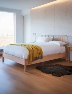Wycombe 5' Spindle Bed