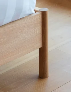Wycombe 5' Spindle Bed