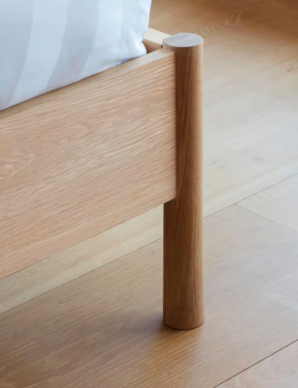Wycombe 5' Spindle Bed