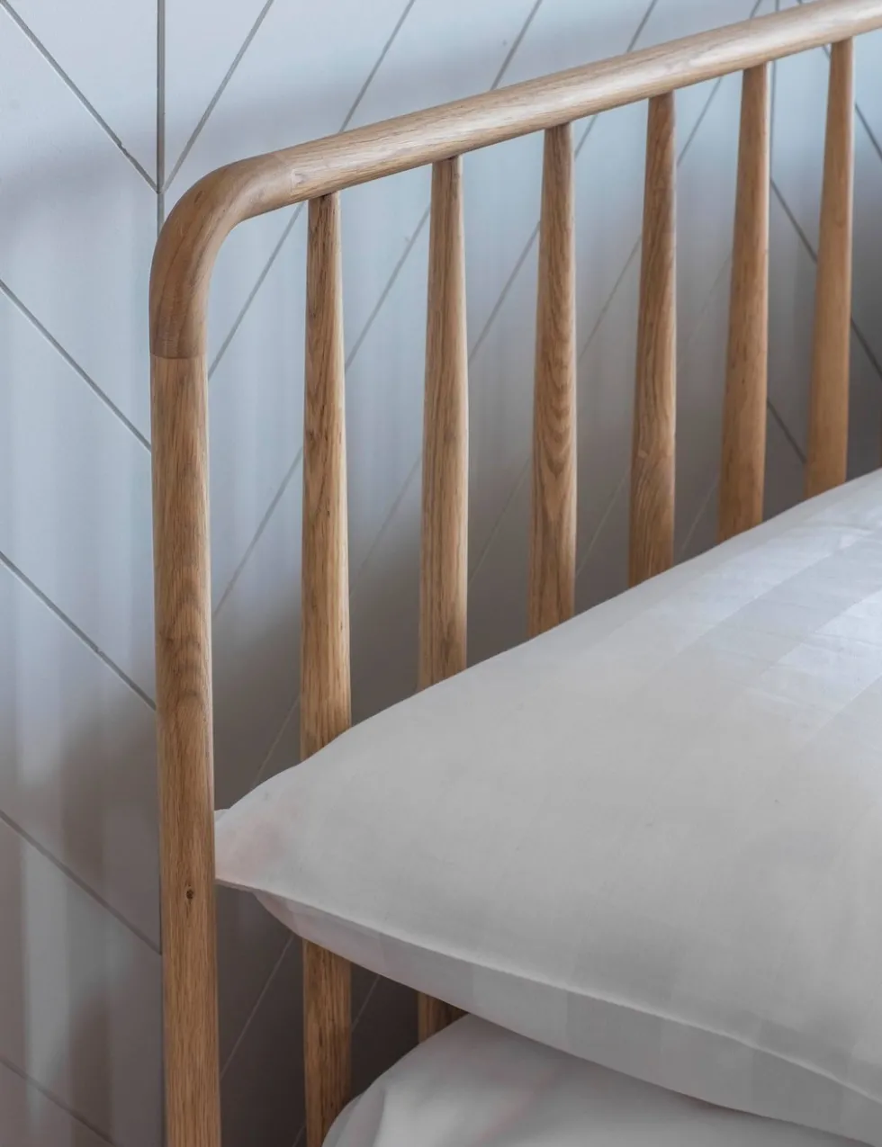 Wycombe 4'6" Spindle Bed